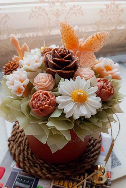 باکس گل شمعی قهوه ای و گلبهی با لبه های مسی رنگ